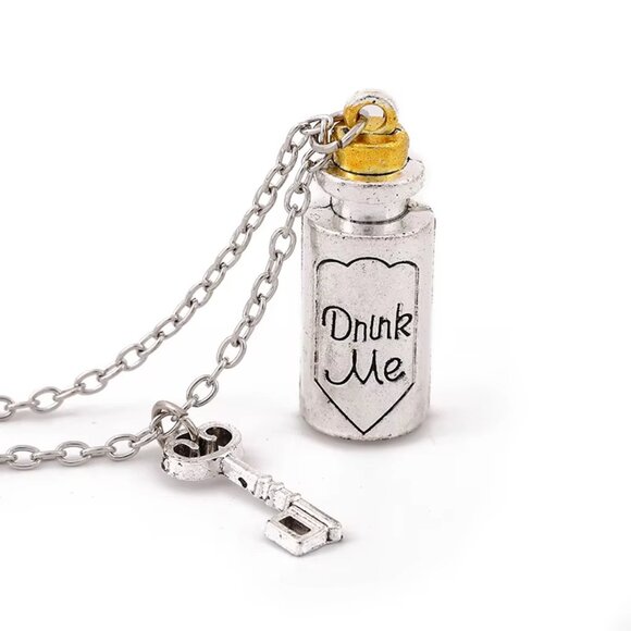 Alice in wonderland inspired “Drink Me” Potion Bottle & Key Pendant - Picture 1 of 2